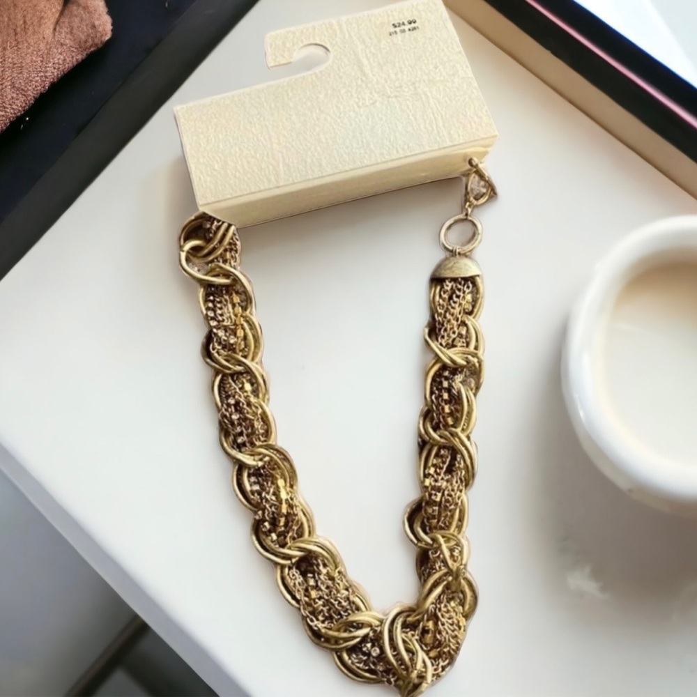 NWT Chunky Gold Necklace